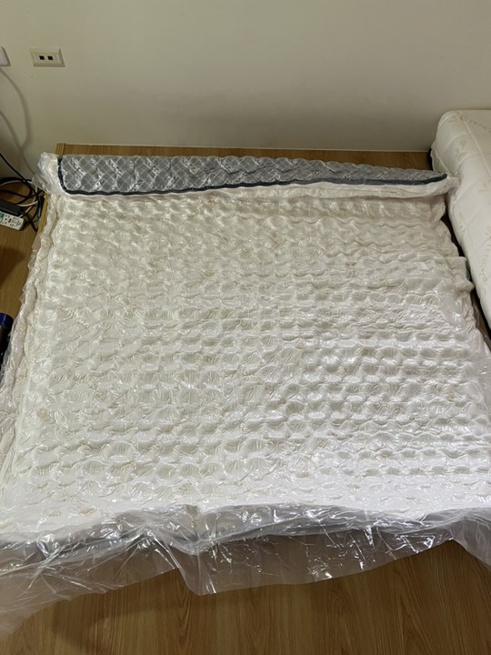 【竹北床墊】睡起來好舒服啊！價位便宜、物超所值的捲包式獨立筒床墊～新竹這家門市好多床墊可以選擇！
